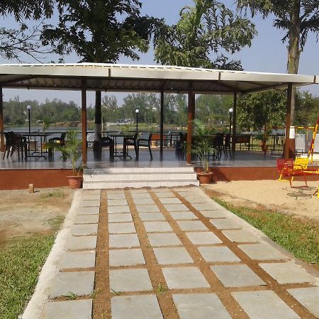 Savshanti Lake Resort Saputara Exterior foto