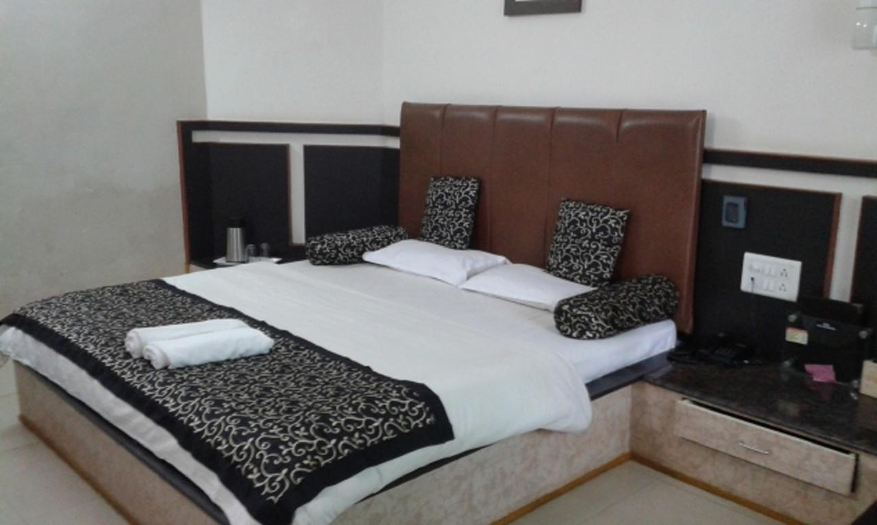 Savshanti Lake Resort Saputara Exterior foto