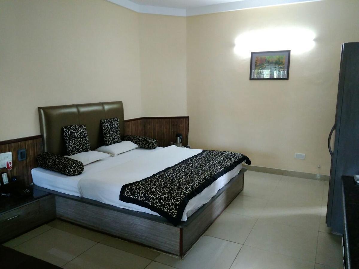 Savshanti Lake Resort Saputara Exterior foto