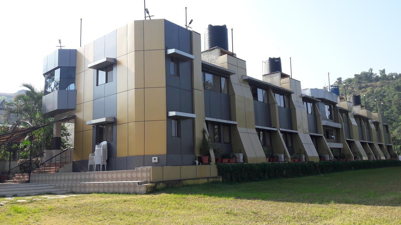 Savshanti Lake Resort Saputara Exterior foto